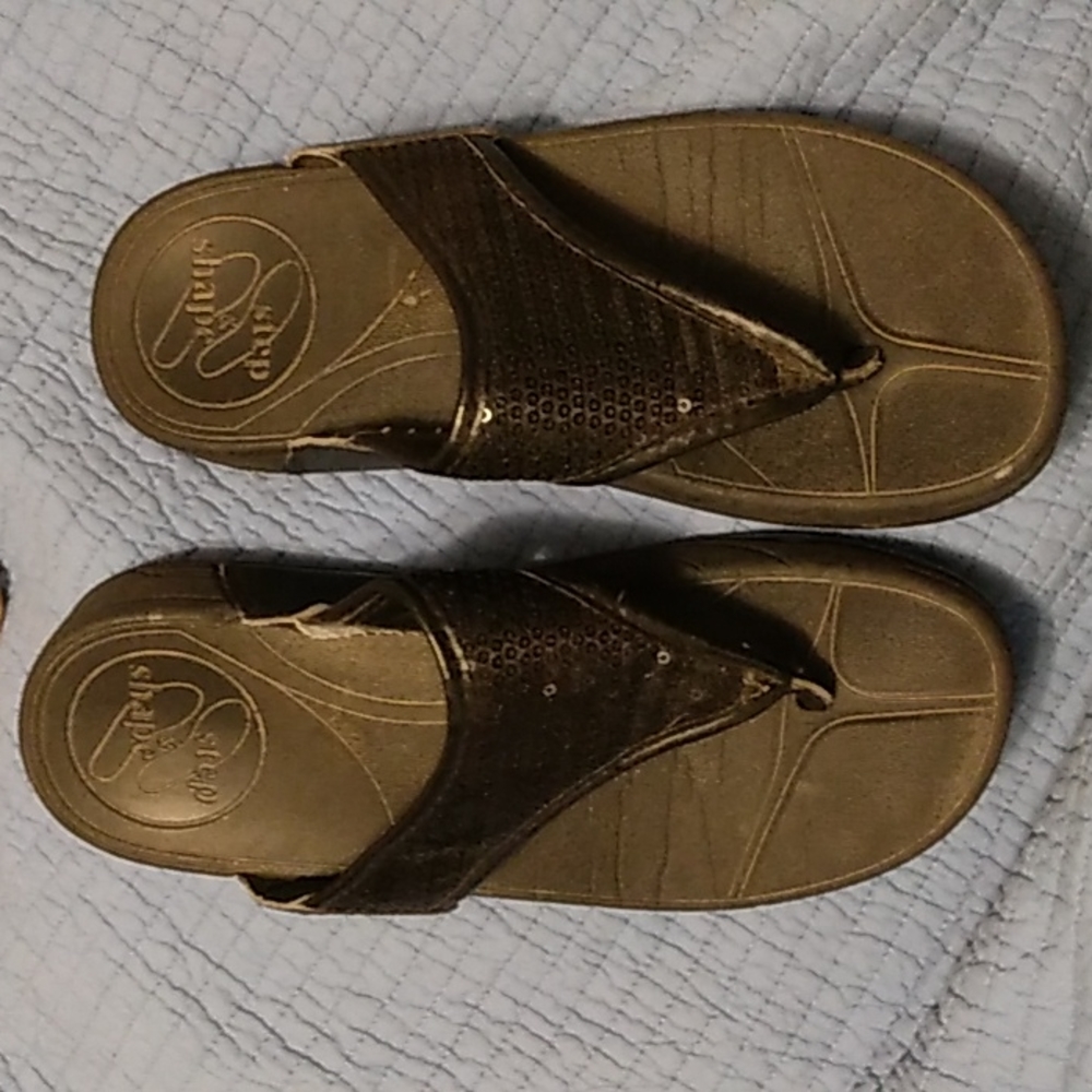 Step & Shape Flip Flops! - Picture 2 of 4
